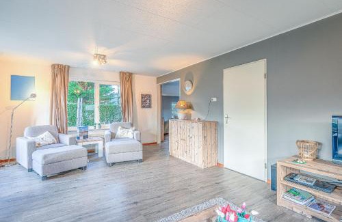 De Koog House | Discover Villapark Kamperfoelie 87: Family & Pet Friendly Stay