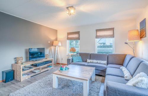 De Koog House | Discover Villapark Kamperfoelie 87: Family & Pet Friendly Stay