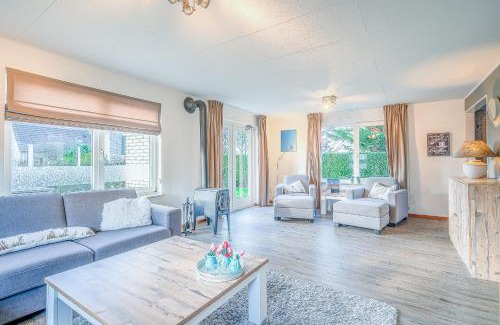 De Koog House | Discover Villapark Kamperfoelie 87: Family & Pet Friendly Stay