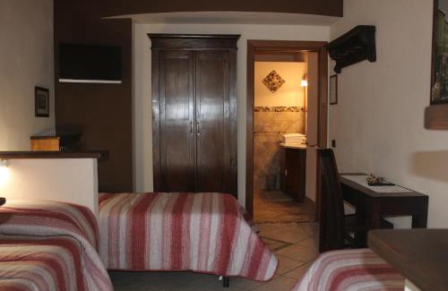 Paruzzaro House | Villarosybeb: Pet-Friendly Retreat with Breakfast Included