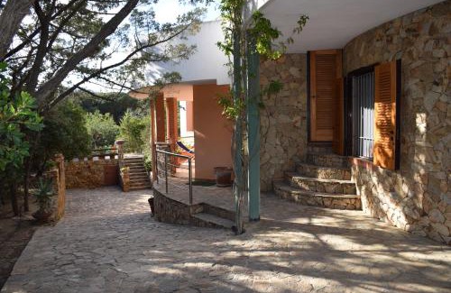 Notteri Villa | Villarotonda a Notteri: Oceanfront Retreat with Top Reviews