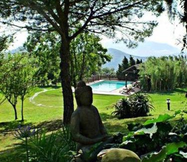 Tarifa Villa | Elegant Villas Ahumada Chalet: Pet-Friendly Retreat