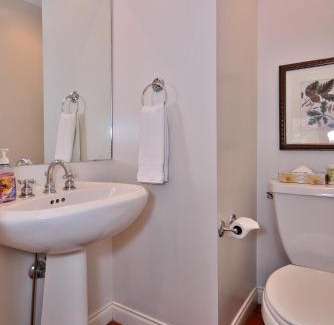 South Pandosy Hotel | Explore the Villas at Eldorado Resort with Private Beach Access