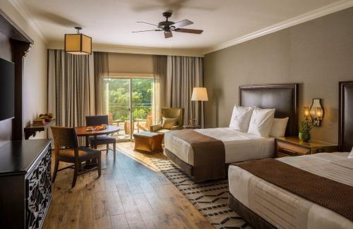 Wetmore Hotel | Relax at Villas at La Cantera Resort & Spa with Pool Access