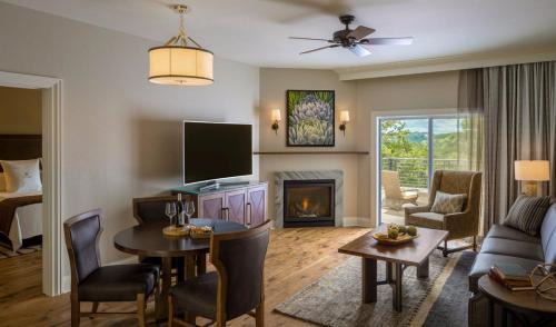 Wetmore Hotel | Relax at Villas at La Cantera Resort & Spa with Pool Access