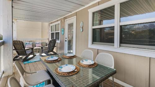 Sunnyside House | Family-Friendly Villas Bahama West 106 Awaits Your Stay
