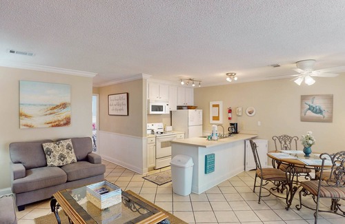 Jekyll Island Condo | Relaxing Villas by The Sea Resort with Pool and Kitchen