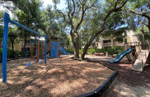Jekyll Island Apartment | Family-Friendly Villas by The Sea with Pool Access