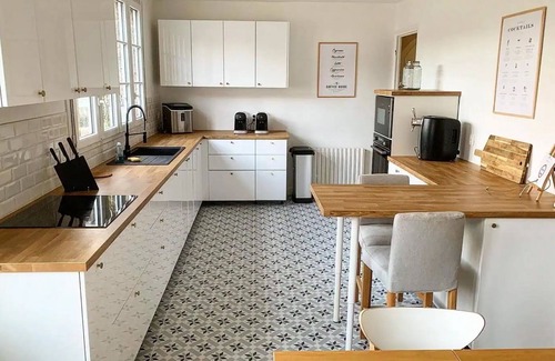 Branges Villa | Discover Villas d'Arcy: Pet-Friendly Retreat with Breakfast