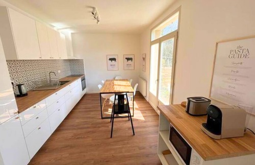 Branges Villa | Discover Villas d'Arcy: Pet-Friendly Retreat with Breakfast
