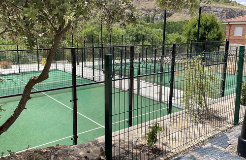 Fuentiduena Cottage | Experience Villas de Fuentidueña: EL Nogal with Spa & Pets