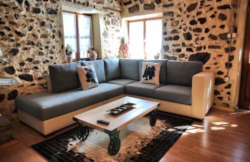 Sidirochori Villa | Discover Villas De Luna: Pet-Friendly & Family Approved!