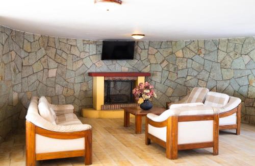 San Jacinto Amilpas Hotel | Oceanfront Villas del Sol Hotel & Bungalows with Pool Access