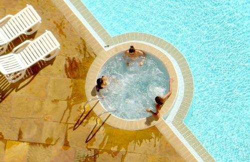 Prive das Caldas Apartment | Villas Diroma Residence: Family-Friendly Stay with Pool & Spa