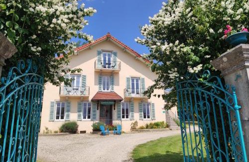 Clairvaux-les-Lacs Apartment | Villas du Lac: Pet-Friendly Retreat with Oceanfront Views