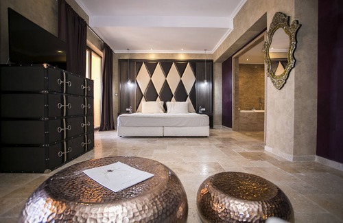 Elenite Resort | Indulge at Villas Elenite Premium: 4-Star Pool and Spa Retreat