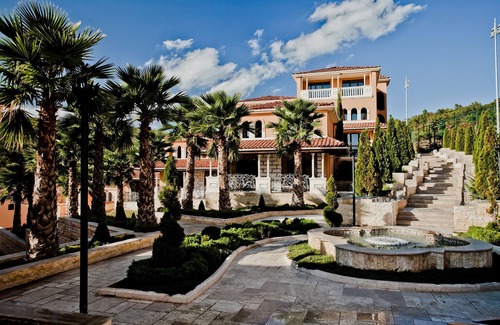 Elenite Resort | Indulge at Villas Elenite Premium: 4-Star Pool and Spa Retreat