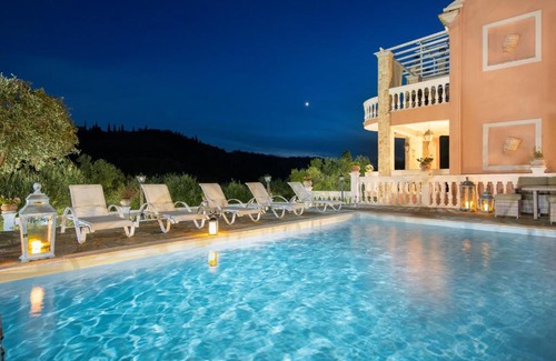 Ano Korakiana Villa | Elegant Oceanfront Villas Eleonas with Pool & 9.6 Rating