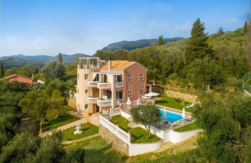 Ano Korakiana Villa | Elegant Oceanfront Villas Eleonas with Pool & 9.6 Rating