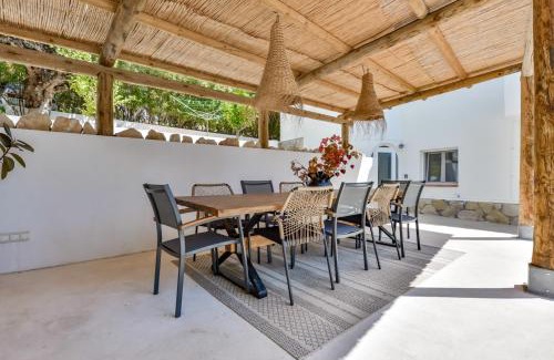 Benimeit Villa | Discover Villas Guzman - Casa Nova with Pool & Hot Tub