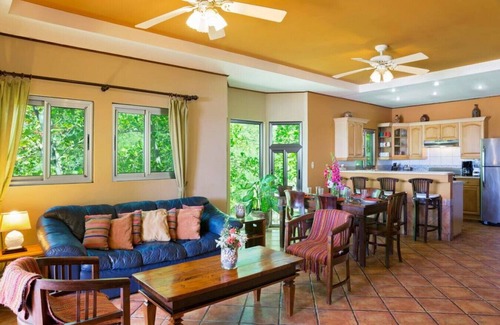 Playa Colorado Condo | Relax at Villas Iguana Beachfront with Ocean View Amenities
