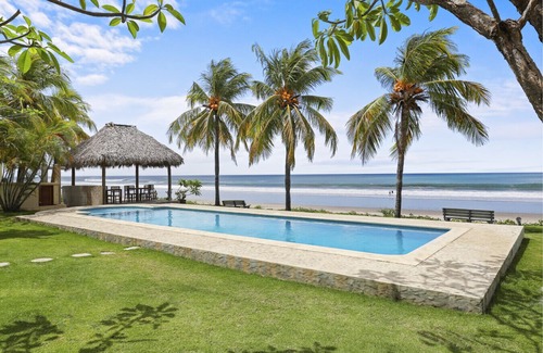 Playa Colorado Condo | Relax at Villas Iguana Beachfront with Ocean View Amenities