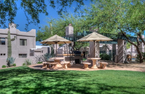 Las Lomas Villa | Pet-Friendly Villas of Cave Creek with Pool & Family Amenities