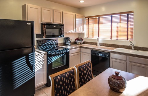 Las Lomas Apartment | Idyllic Villas of Cave Creek: Pet-Friendly & Ocean Views