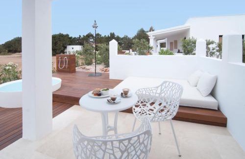 Sant Francesc Xavier Hotel | Experience Villas Paraíso de los Pinos with Oceanfront Pool