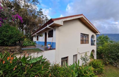 Santiago Cabin | Family-Friendly Retreat at Villas Valle Bello - Rated 9/10