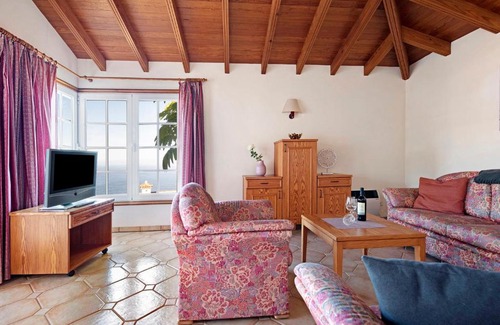 Santa Ursula Apartment | Villasol 1: Family-Friendly Retreat with Pool & Kitchen