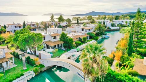 Plepi Villa | Experience Villasonboard Ermioni: Pet-Friendly Villa by the Sea