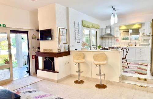 Plepi Villa | Experience Villasonboard Ermioni: Pet-Friendly Villa by the Sea