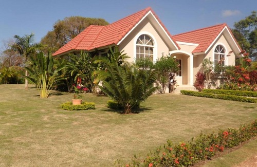 Urbanizacion Tavarez Villa | VillaTracey in Sosua: Family Getaway with Pool & Wifi
