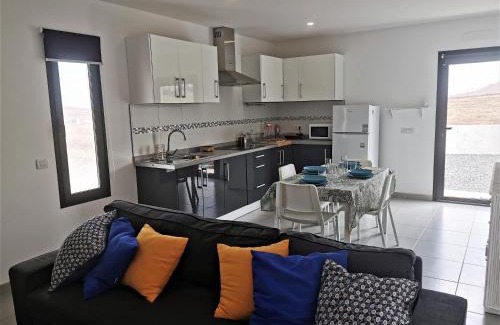 Villaverde House | Relax at Villaverde: Oceanfront Escape Near Corralejo