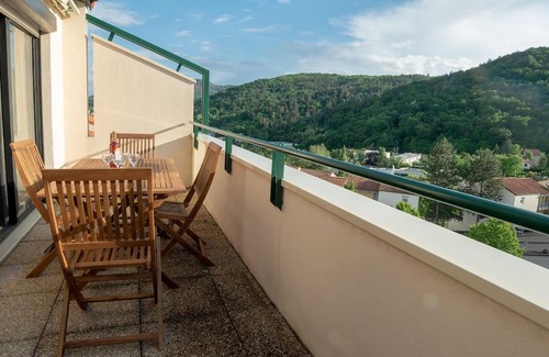 Chamalieres Apartment | Beautiful Ville & Nature: Poolside Retreat with High Ratings