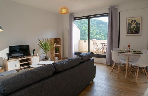 Chamalieres Apartment | Beautiful Ville & Nature: Poolside Retreat with High Ratings