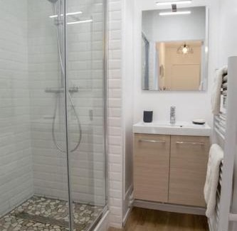 Chamalieres Apartment | Beautiful Ville & Nature: Poolside Retreat with High Ratings