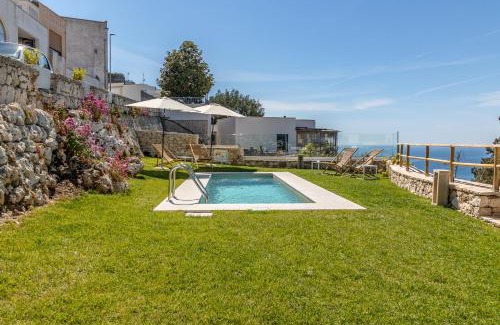 Castro Marina Apartment | Indulge in Ville Palà - Castro: 4-Star, Pet-Friendly Retreat