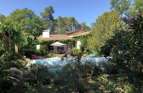 Les Assions House | Nature Retreat for 6 with Pool & Treehouse Adventure