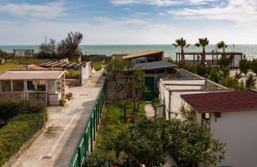 Granelli House | Cozy Villetta Steps from the Sea - Family & Pet Friendly