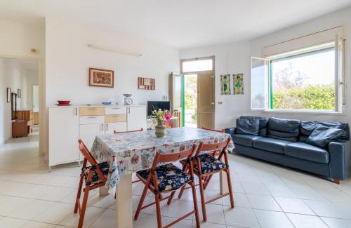 Granelli House | Cozy Villetta Steps from the Sea - Family & Pet Friendly