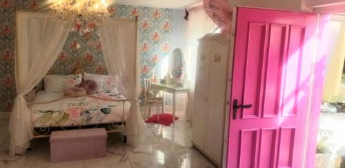 Laveno Apartment | ViLLETTA CLAUDETTA: Oceanfront Getaway with Family-Friendly Fun