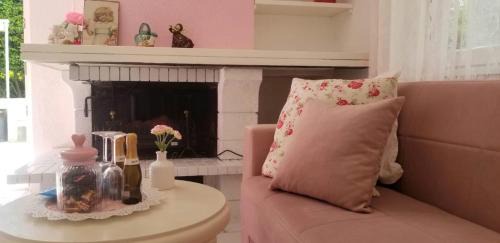 Laveno Apartment | ViLLETTA CLAUDETTA: Oceanfront Getaway with Family-Friendly Fun