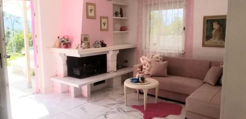 Laveno Apartment | ViLLETTA CLAUDETTA: Oceanfront Getaway with Family-Friendly Fun