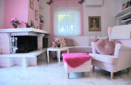 Laveno Apartment | ViLLETTA CLAUDETTA: Oceanfront Getaway with Family-Friendly Fun