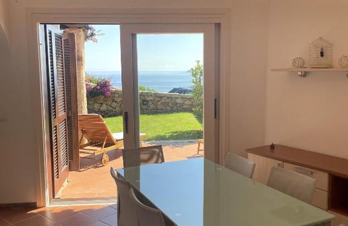 Capo Coda Cavallo Villa | Elegant Villetta con Giardino Punta Est with Ocean Views