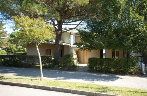 Bibione House | Discover Villetta Cormor: 4-Star Stay with Pool & Pets Welcome