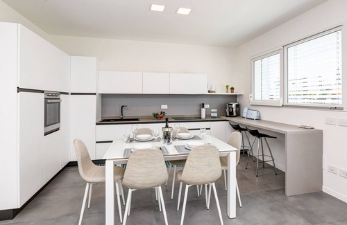 Peschiera del Garda Ski Chalet | Experience Villetta Dolci Home with Pool & Breakfast