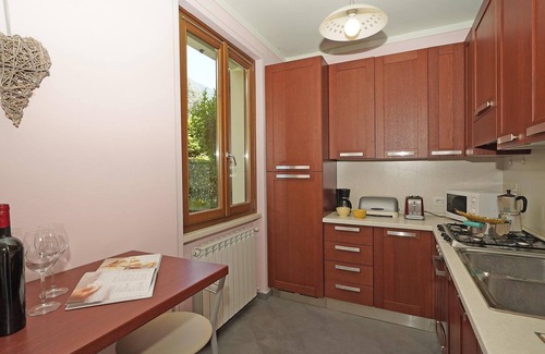 Toscolano Maderno House | Relax at Villetta Enzo in Beautiful Toscolano Maderno